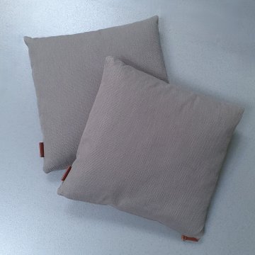 Kissen 50x50 steingrau, Webart BW, (Federinlett)