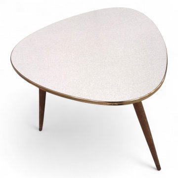 Nierentisch, Resopalplatte grauweiß, Umleimer gold, 3 Beine Buche braun konisch schräg, H57