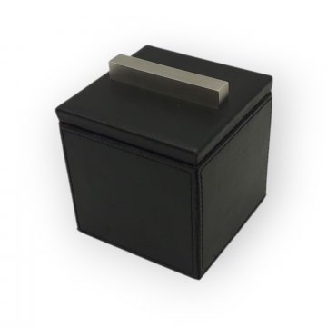 P- Schreibtischbox, Holz/Leder, schwarz, Deckel mit Metallgriff, quadratisch 7x7x7cm