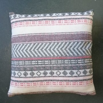 Kissen 40x40 zweiseitig Leinen, gemusterte Blockstreifen, beige, rot, grau, Rückseite schwarz