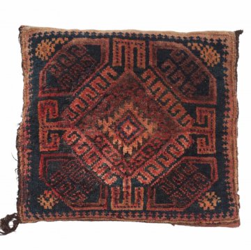 Kissen 35x40, rot/schwarz, aus Teppich genäht, Rückseite Jute rot/schwarz gestreift