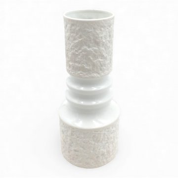 Vase HUTSCHENREUTHER, Porzellan weiß, geraute Oberfläche oben und unten, mittig verjüngt und lasiert, H27