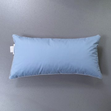 Federkopfkissen 40x80 Perkal hellblau, weißer Kedarrand, Federkissen, Kopfkissen