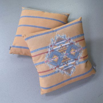 Kissen 45x45 EL PASO Rautemuster mit Streifen, cognac mit blau, Rückseite gestreift