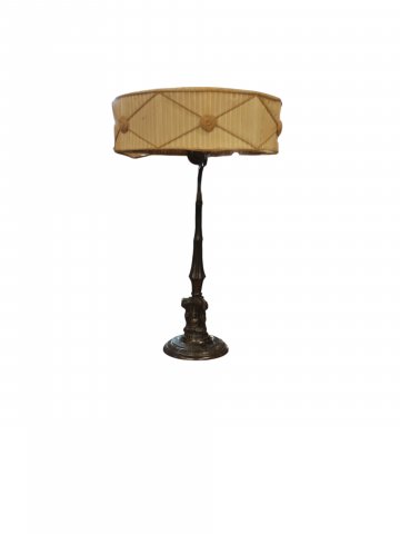 Tischlampe, Bronze, runde verzierte Säule, Sockel mit Buddhas, Seidenschirm rosa mit Goldborten