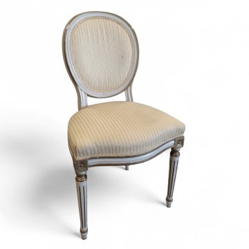 Stuhl Louis  XVI, Gestell weiß-gold , ovaler Rücken, Sitz und Rücken hell Damast, 03/68, 05/101