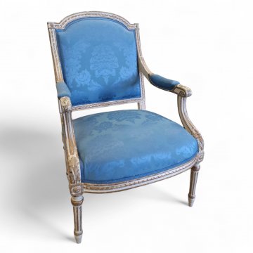 Armlehnsessel, Louis XVI, Sitz und Rücken hellblauer Damast, Gestell weiß/gold, 01/104, 03/32