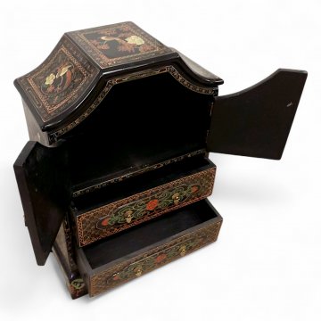 Kommode, ASI, Pagodendach, reich bemalt, 2 Türen, 2 Schübe, Messingbeschläge, 58x29x85 cm