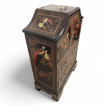 Kommode, ASI, Pagodendach, reich bemalt, 2 Türen, 2 Schübe, Messingbeschläge, 58x29x85 cm