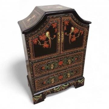 Kommode, ASI, Pagodendach, reich bemalt, 2 Türen, 2 Schübe, Messingbeschläge, 58x29x85 cm