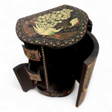 Kommode, ASI, halbrund, reich bemalt, 1 große + kleine Türen, 4 Schübe, Messingbeschläge, 46x37x69 cm