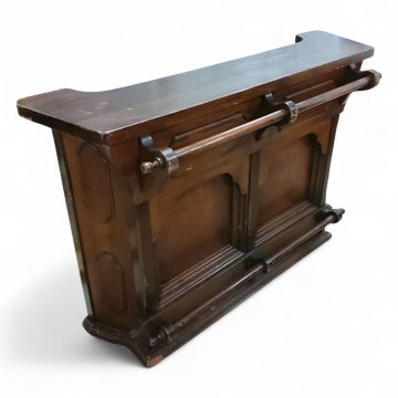 Theke, Nußbaum dkl.braun, Griff- und Fußstange, 3 Regalfächer, Seiten abgeschrägt, B155xH106