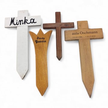 Grabkreuz, Holz, teilweise beschriftet, versch. Ausführungen,H083, B 37