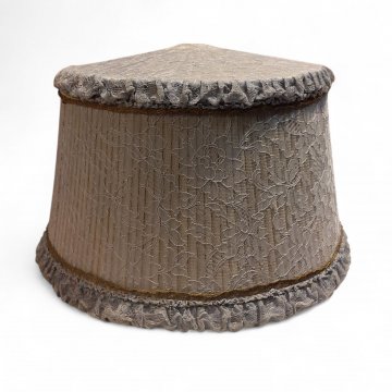 Seidenfaltschirm grau, gefältelt mit Rüschen, goldene Borten, Aufhängung oben