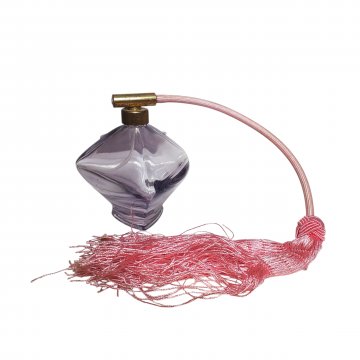 Flakon Parfum, Glas, lila, dreieckige Form, auf Fuß, rosa Schlauch mit Quaste, Messing-Verschluss, H12, B10