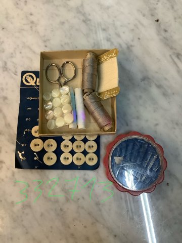 Kiste / Dose / Auswahl, verschiedener Nähgarn