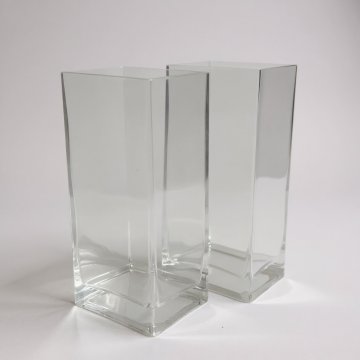 Vase, Glasvase, Klarglas, dickwandig, rechteckige Grundform