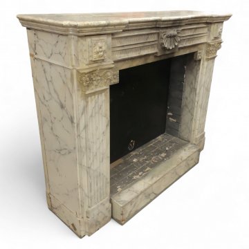 Kamin,FB grau/beige marmoriert, seitliche Säulen, kanneliert, Einsatz, B: 167cm, H: 136cm, T: 56cm