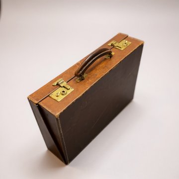 P- AktenKoffer, Leder, braun, Messingschloss
