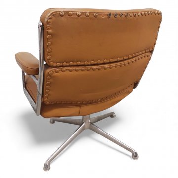 Drehsessel EAMES LOBBY CHAIR ES 105, Sitz u. Rücken Leder braun, kapitoniert, Chromgestell 4-füßig