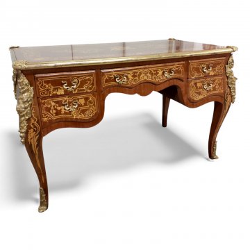 Schreibtisch, reiche Intarsien und Verzierungen, Messingbeschläge, 5 Schübe, Zarge und Beine gebaucht, geschwungen, B133