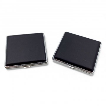 Zigarettenetui, Metall verchromt, Kunstleder 1xschwarz, L10xB8