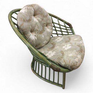 Bambussessel, h´grün, Sitzschale vergittert, loses Sitz- und Rückenkissen beige/weiß geblümt