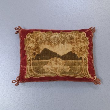 Kissen 30x40 Samt, rot mit beige olivgrünem Landschaftsbild, Randkordel Rücks. Samt braun