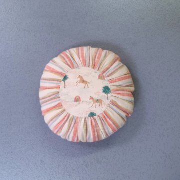 Kissen ø 25 Kissenplatte mit Pferden und Bäumen, Rand gestreift, blasse Farben, rund, Baby, Kleinkind, Kind