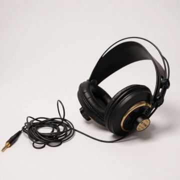 Kopfhörer, schwarz gold, mit Kabel, K240