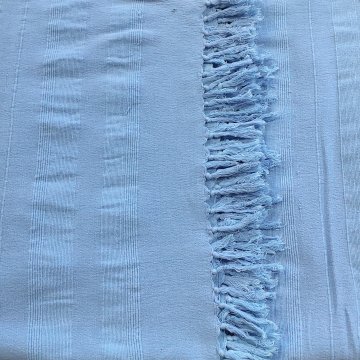 Tagesdecke 240x280 cm hellblau Streifenstruktur an 2 Seiten Fransen
