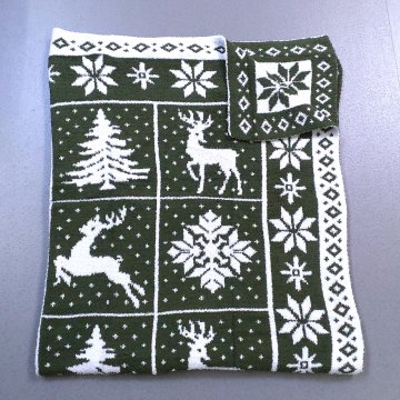 Decke 180x160 grün, Fliesen mit weißen Weihnachtsmotiven, flauschig, Weihnachten
