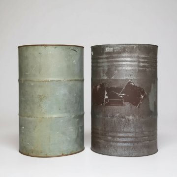 Fass, Blech, gross, 2x rot/weiß, 4x silber/grau