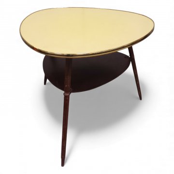 Nierentisch, Resopalplatte gelb, Umleimer gold, Zwischenboden, 3 Beine schräg dkl.braun, ø60xH55