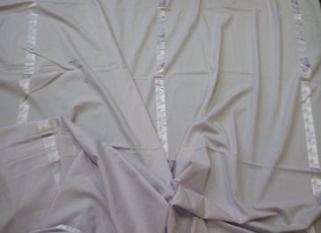 Dekostoff 270-275x150 helllila mit Glanzstreifen