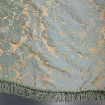 Dekostoff 80x280 Querbehang, Jacquard beigefb. mit grossem mintfb. Ornamentmuster, 60cm im Bogen, Fransenborte mint