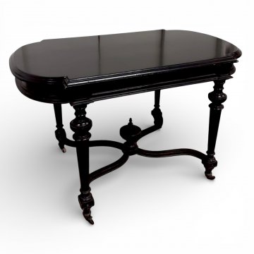 Tisch, schwarz lackiert, Enden gerundet, Beine gedrechselt kanneliert, Kreuzsteg geschwungen mit Knauf mittig, L120xB72