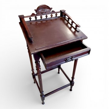 Stehpult / Pult , GRU, Mahagoni, gedrehte Beine, umlaufender Steg, Puppen, Galerie, Schub, Muschelkrönung, 58x50x127cm