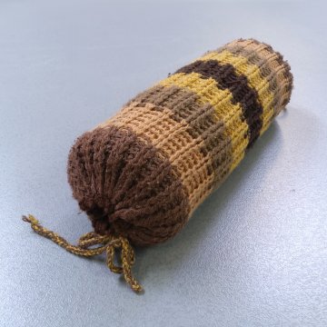 Kissenrolle 15x45 gestrickt in braun, hellbraun, ocker, Streifenmuster, Sofarolle, Bettrolle, Nackenrolle