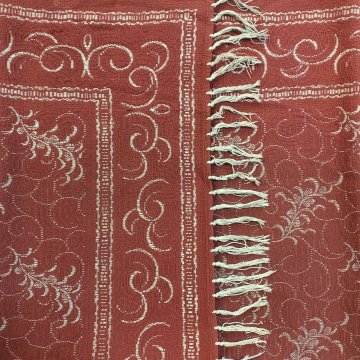 Diwandecke 140x210 rot braun mit beigem Rankenmuster, Fransen an einer Schmalseite