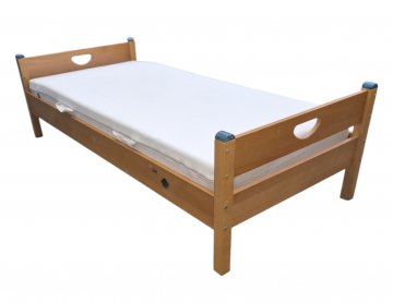 Jugendbett buchefb. Holz mit Lattenrost u.Matratze (90x200cm), Griff in Kopf- und Fußteil, 96x210cm, h 62 (SH30)cm, 5 Teile +Verschraubung, Kinderbett