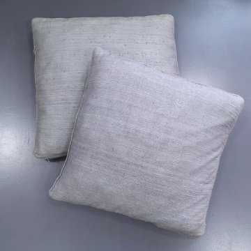 Sofakissen 50x50 hellgrau, noppig, Randpaspel