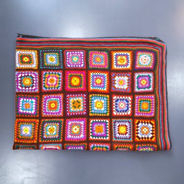 Decke 220x150 Wolle, gehäkelt, Patchwork, ca. 10 cm große bunte Quadrate, bunt gestreifter Rand