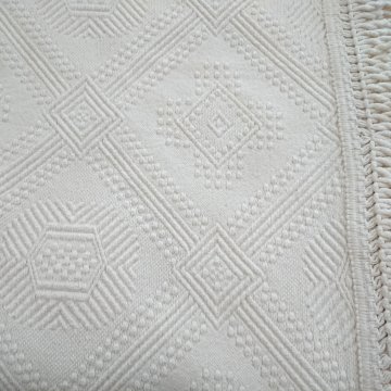 Tagesdecke 200x215 Leinen, creme, portugiesisches Rautenmuster mit Wollfransen