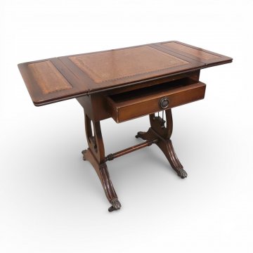 Beistelltisch englisch Mahagoni, Schubfach, Tatzenfüsse mit Rollen, Lederoberfläche 37x46cm (auklapppar 37x72cm), H:54cm