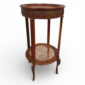 Beistelltisch, Platte mit Intarsien, Zarge verziert, Metallbeschläge, Zwischenboden mit Rohrgeflecht, ø40 H72