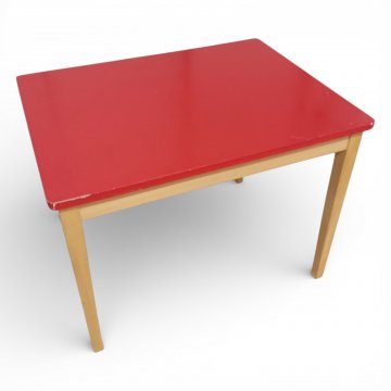 Kindertisch, Platte rot lackiert, Gestell Holz hell, L67xB51xH50