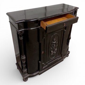 Kommode, schwarz lackiert, 1-türig, Schub, Seitensäulen kanneliert, Flachschnitzereien, B114xT44xH115 Böden