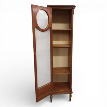 Vitrine, Mahagoni braun, 1-türig, oben ovaler Glaseinsatz mit goldenen Schlaufenverzierungen, 3 Einlegeböden, B45xH165