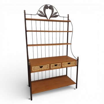 Regal GRANGE, Schmiedeeisen, geschwungen, Rücken gestäbt, Messingabschlüsse, 5 Böden Teak, 3 Schübe Rattan, B111xH198